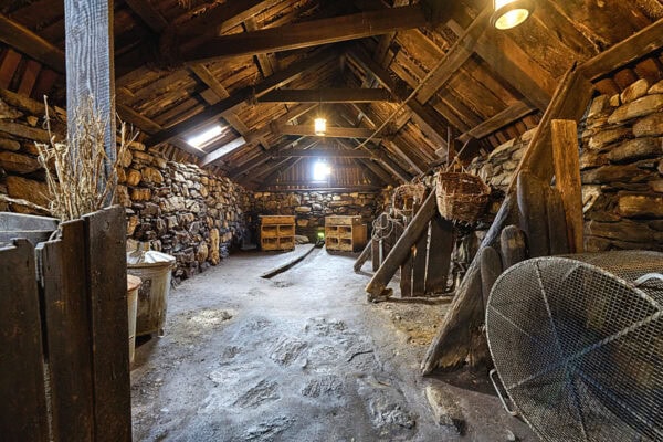Arnol Black House