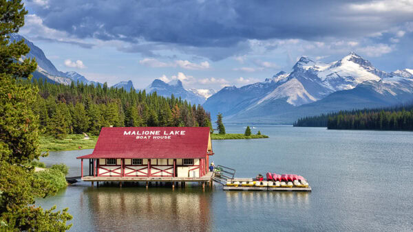 Maligne Lake